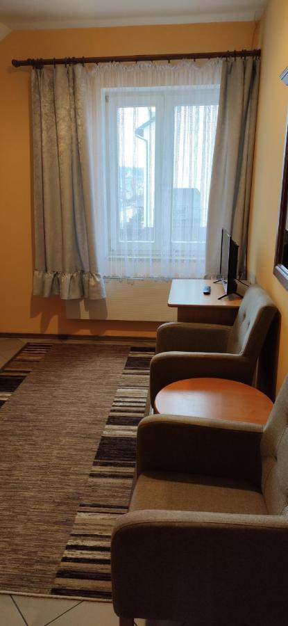 Uslugi Hotelarskie Helena Siemiatycze Exteriör bild